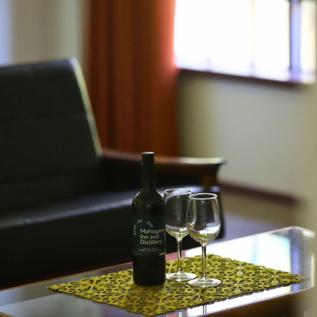 Mahogany Inn And Distillery Mahogany Creek Екстериор снимка