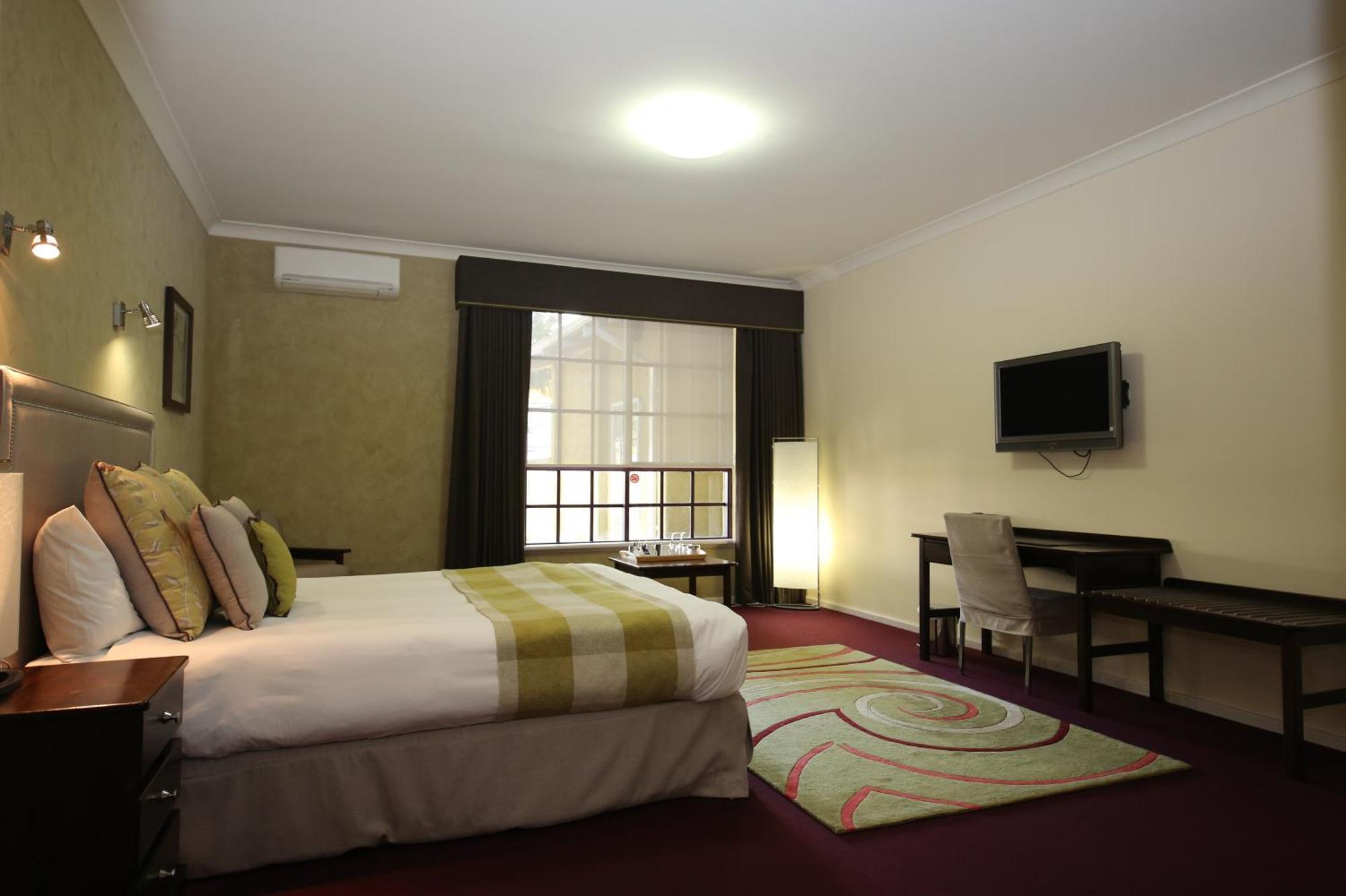Mahogany Inn And Distillery Mahogany Creek Екстериор снимка