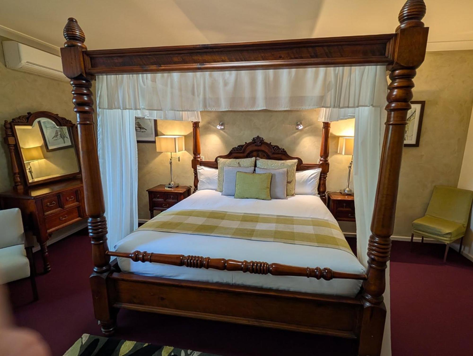 Mahogany Inn And Distillery Mahogany Creek Екстериор снимка